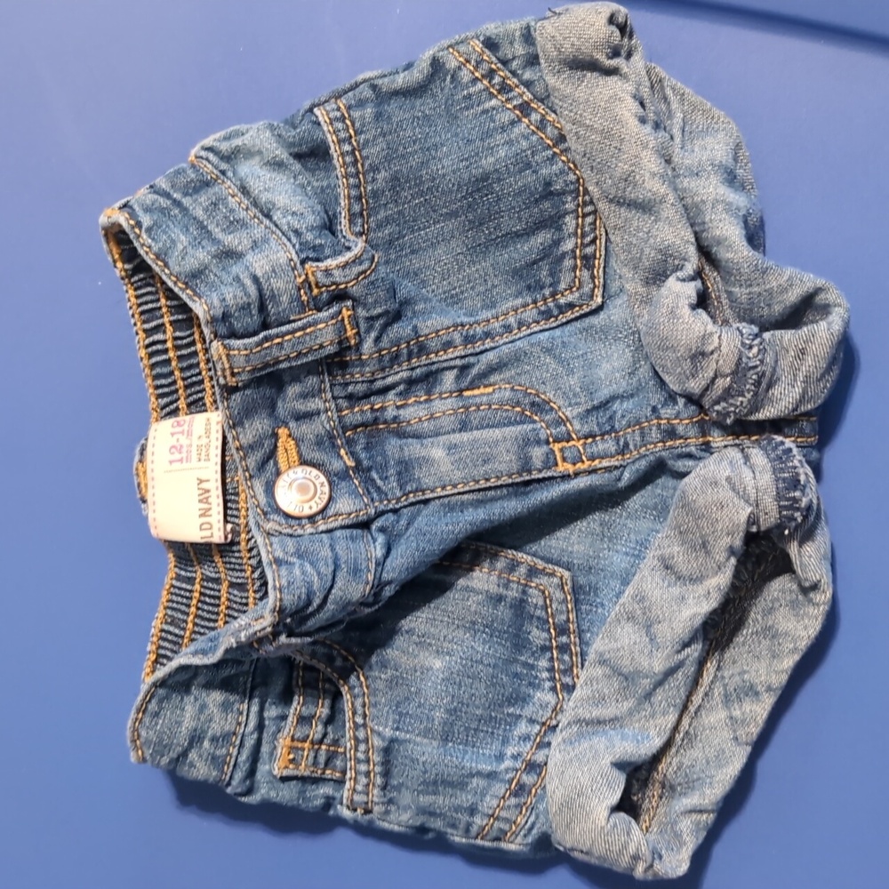 Old Navy shorts size 12-18 mos